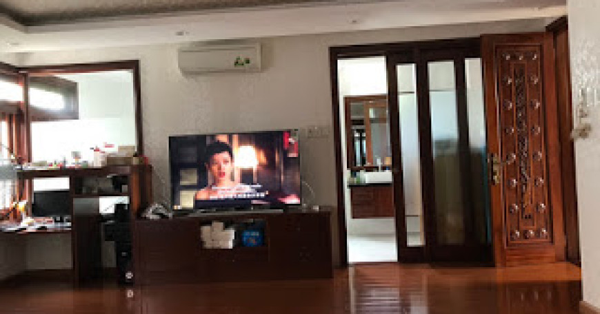 Bán gấp nhà KDC ven sông biệt thự Sadeco, DT 8x18m