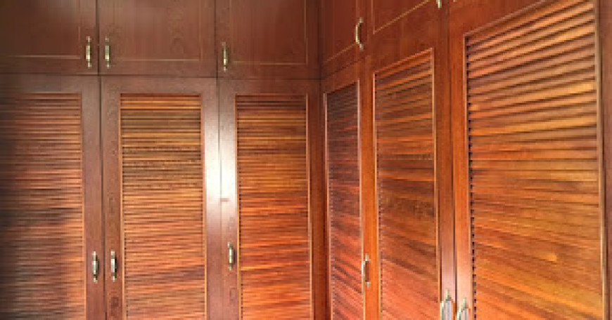 Bán gấp nhà KDC ven sông biệt thự Sadeco, DT 8x18m