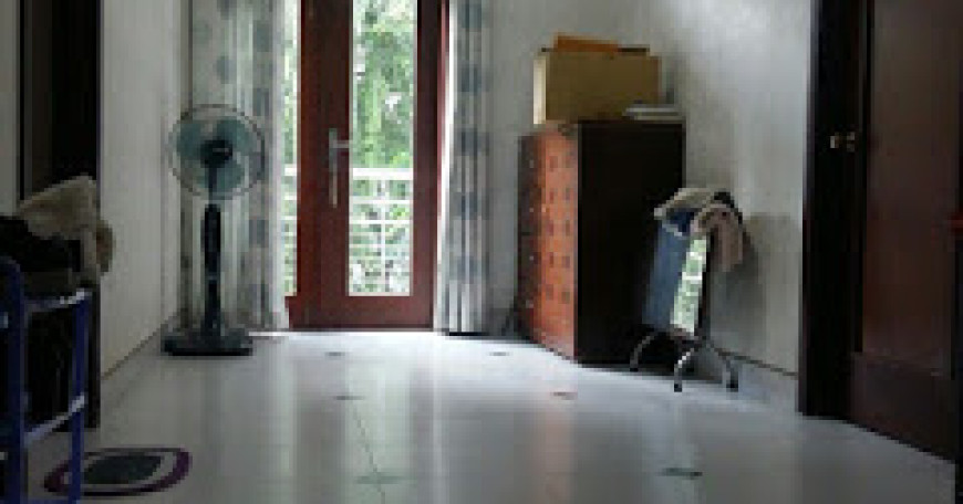 Bán gấp nhà KDC ven sông biệt thự Sadeco, DT 8x18m