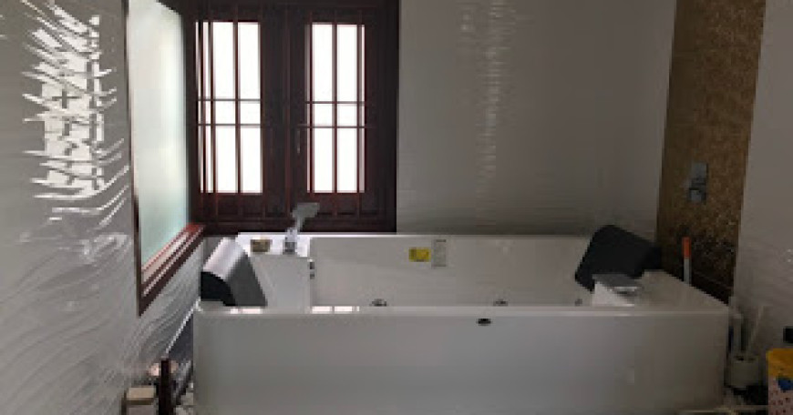Bán gấp nhà KDC ven sông biệt thự Sadeco, DT 8x18m