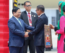 Thủ tướng đến Indonesia, bắt đầu tham dự Hội nghị Cấp cao ASEAN 43