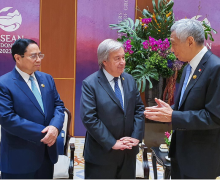 Thủ tướng Phạm Minh Chính trao đổi với Thủ tướng Singapore và Tổng thư ký Liên Hợp Quốc