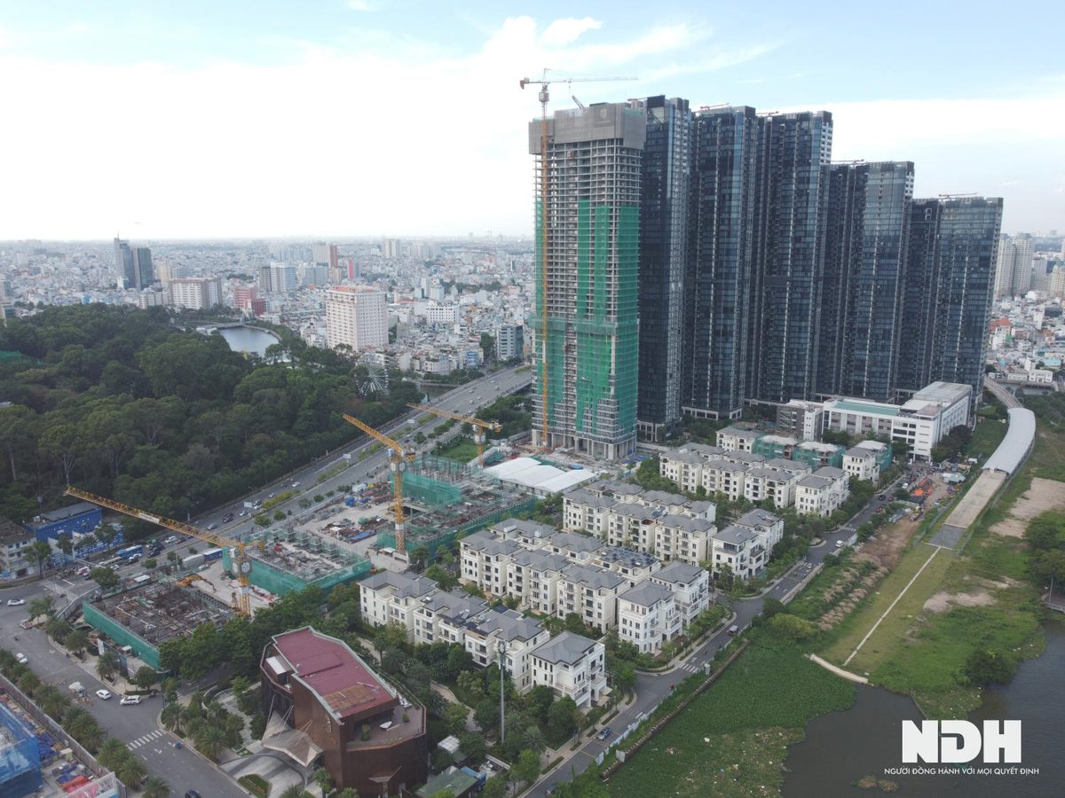 Vinhomes Golden River (Vinhomes Ba Son) 분양 프로젝트 항공 실사 (아파트 타워와 빌라 구역, 2022)