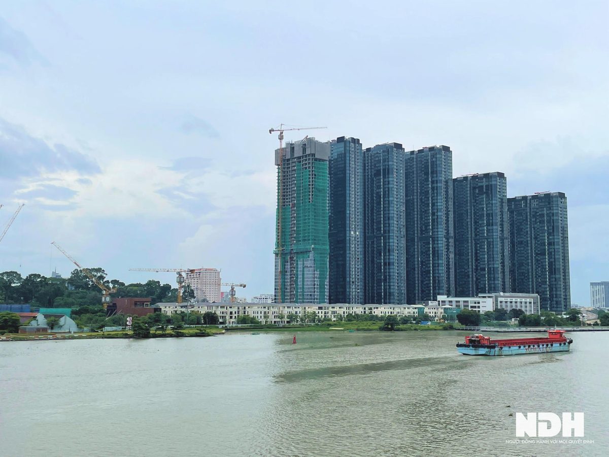 Vinhomes Golden River (Vinhomes Ba Son) 사이공강에서 바라본 분양 프로젝트 실사 (2022)