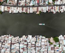 提案遷移胡志明市近水道旁超過46,000戶的房屋:挑戰、方案與影響